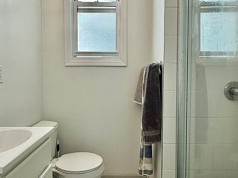 105 Jewel St #1F — Photo 5
