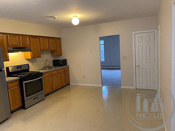 4th image of 13 Winter St Unit 5