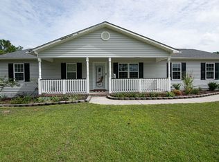 166 Van Riggs Rd, Hubert, NC 28539