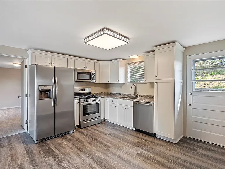 8966 Knoll St — Photo 2