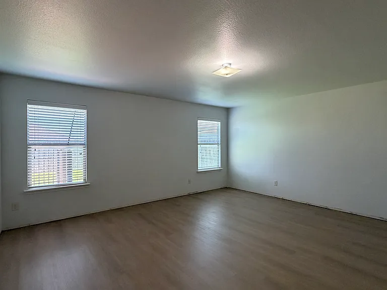 2123 Meadow View Dr — Photo 23
