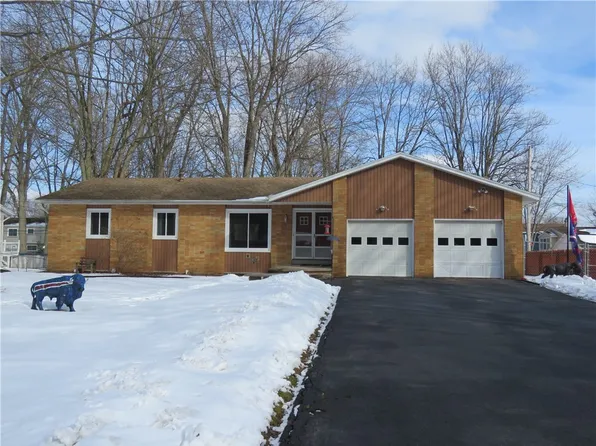60 Brian Dr, Rochester, NY 14624