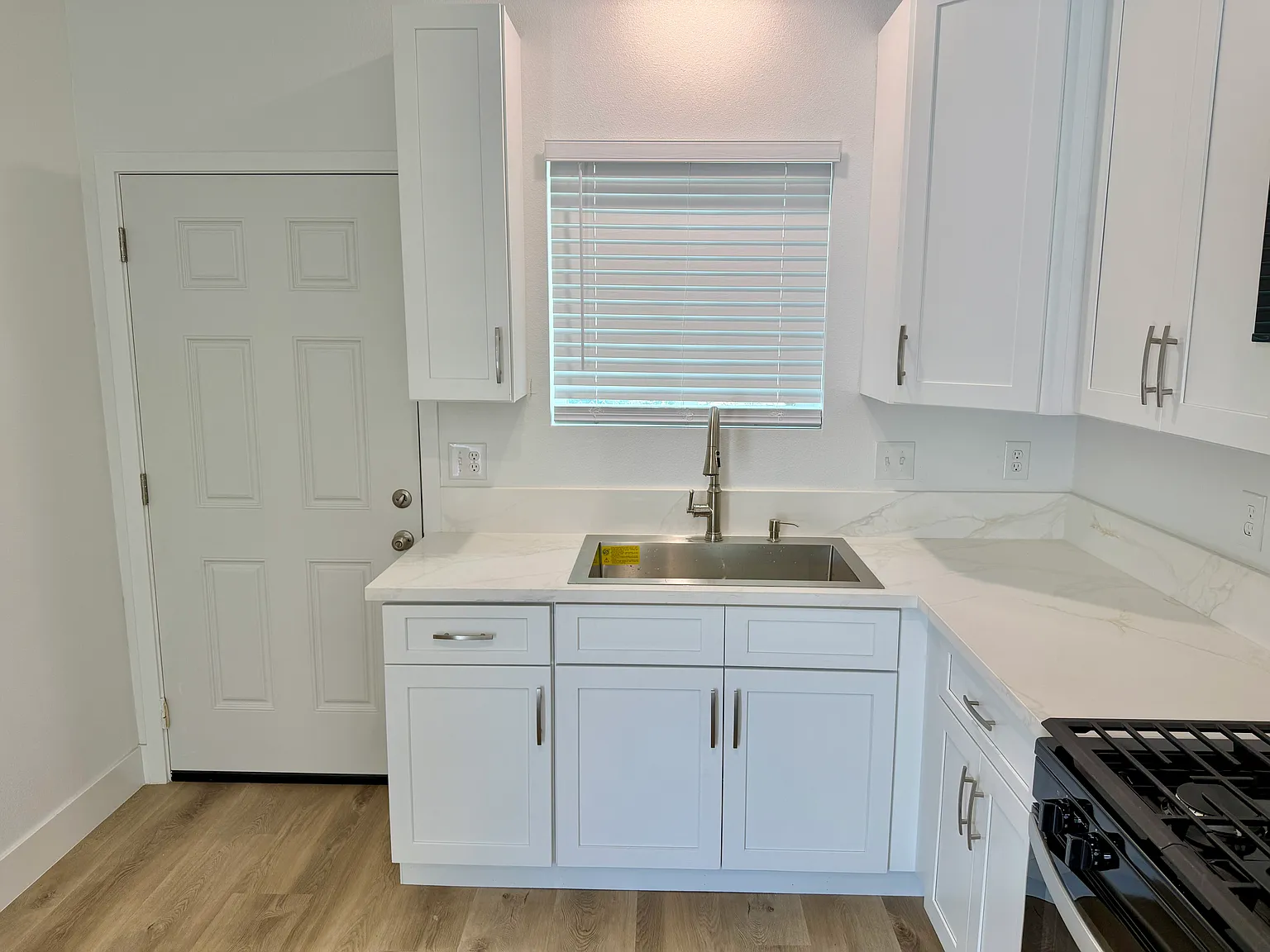 2 bed, 730 sqft, $1,800 — Photo 2