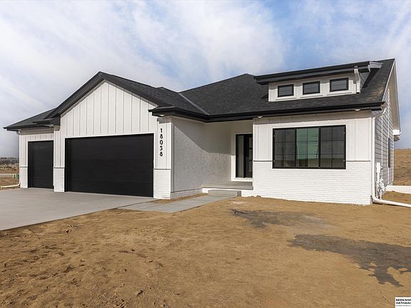 3rd image of 21725 Parkview Dr