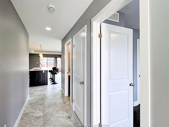 3rd image of 1192 Copeland Ave