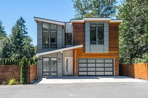 823 218th Ave NE Photo 1