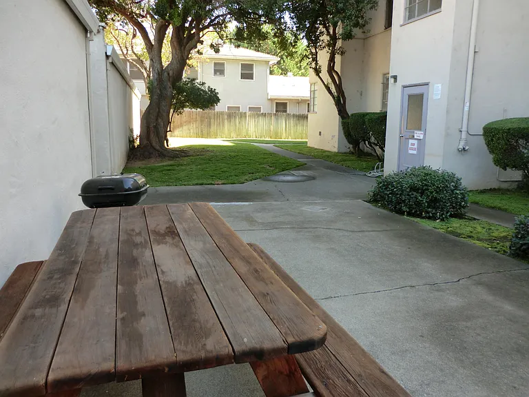 2515 S St #5 — Photo 14