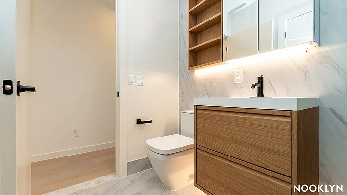 Bathroom, photo 2