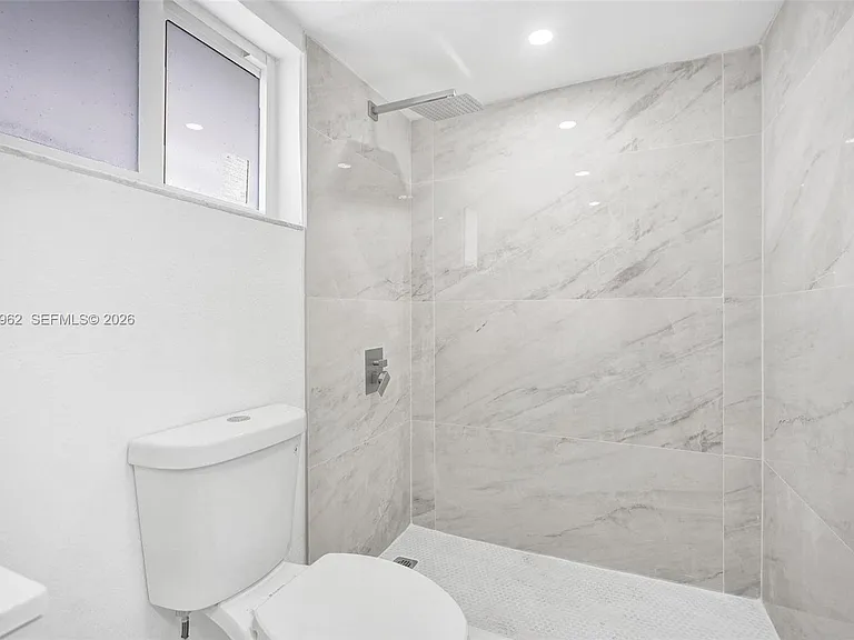 505 NW 177th St #112 — Photo 28