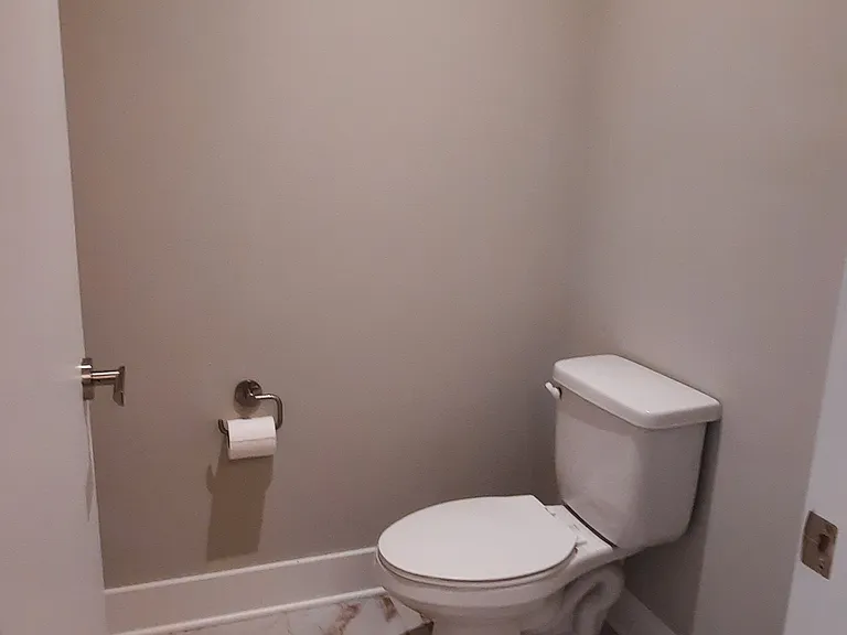 490 W Trinity Ln — Photo 29