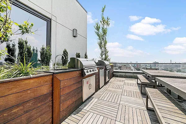 Rented by Tapiro Realty | media 8