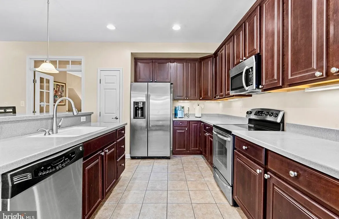9360 Esplanade Ct — Photo 3