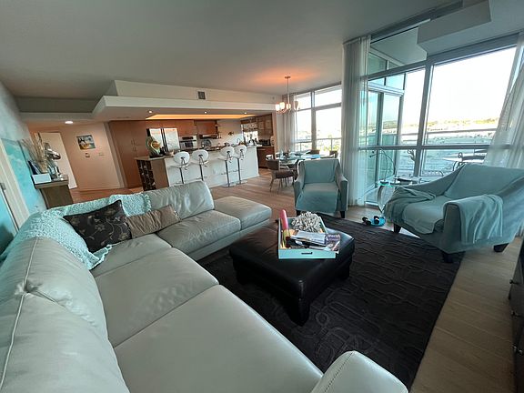 4th image of 13700 Marina Pointe Dr Unit 924