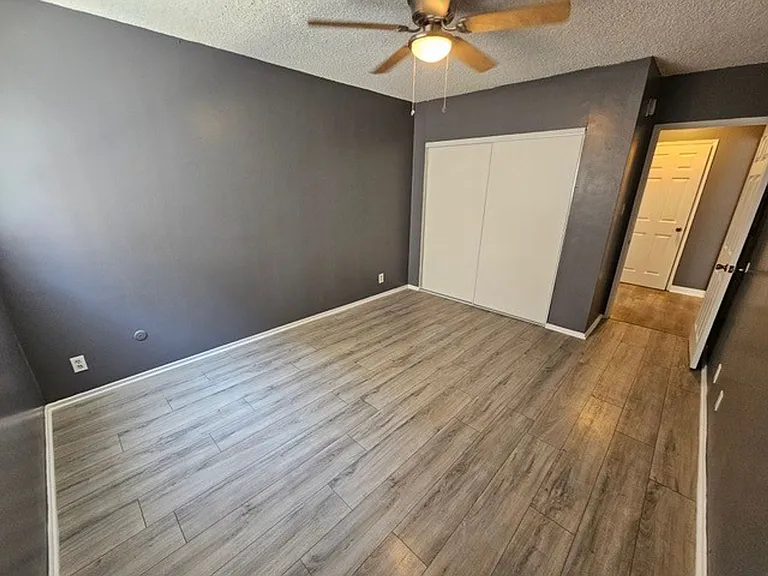 8601 BALBOA — Photo 11