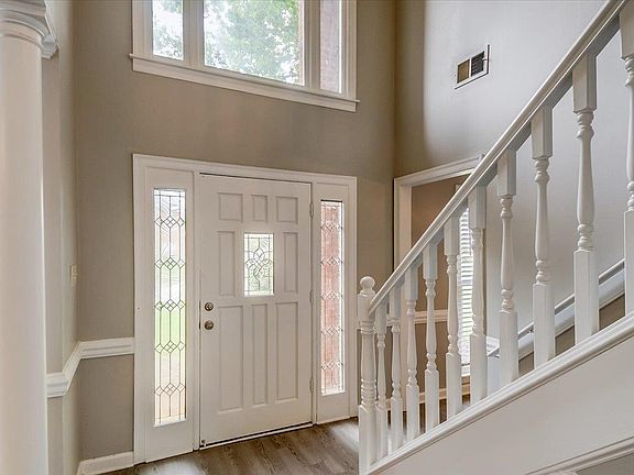 2nd image of 8855 Bridlewood Ln