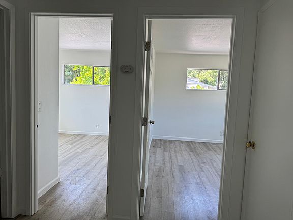 3rd image of 927 Delport Ave #4