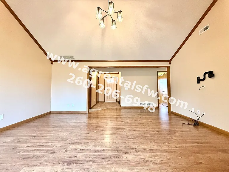 823 Woodland Springs Pl — Photo 9