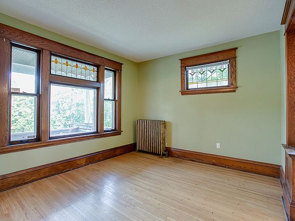 4th image of 1592 7th St E