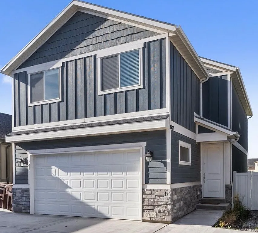 4 bed, 3.5 bath, 2734 sqft, $2,750 — Photo 1