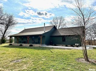 303 Timbercreek Dr, Jacksonville, IL 62650
