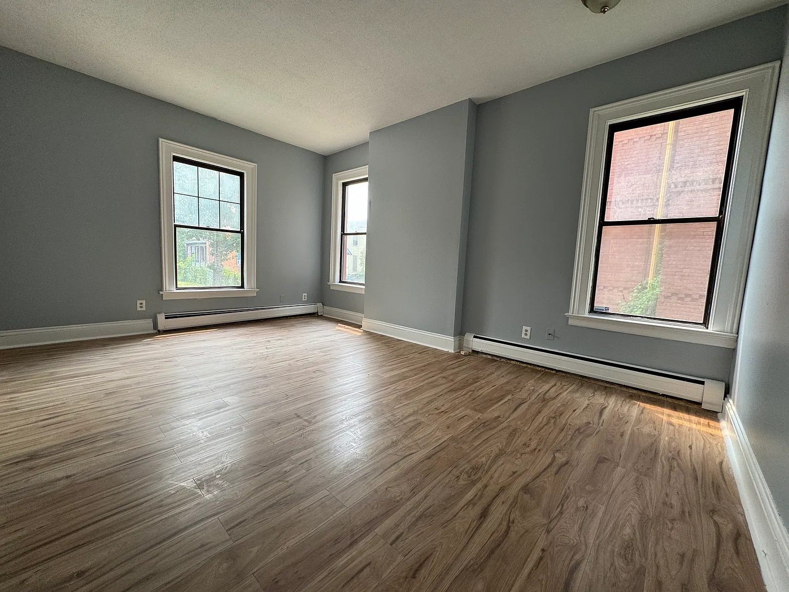 2 bed, 800 sqft, $1,375 — Photo 1