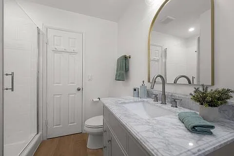 22309 Leadwell St — Photo 5