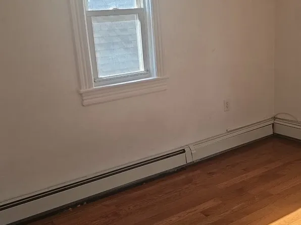 549 Avenue East image 13 of 15