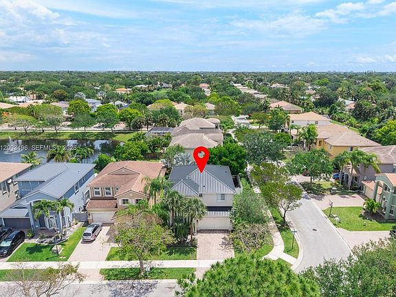 2nd image of 1131 W Magnolia Cir