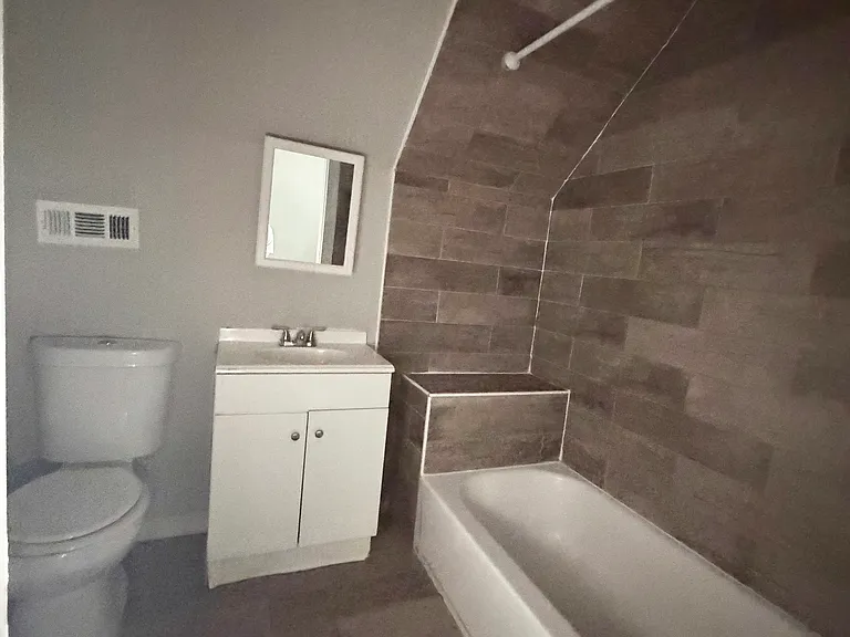 198 Wolcott St #1A — Photo 6
