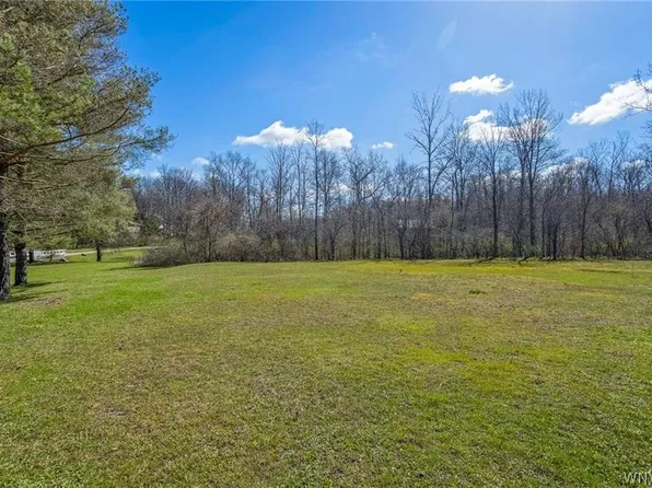 11683 Parkwood Dr, Alden, NY 14004