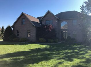 202 Farmington Dr, Venetia, PA
