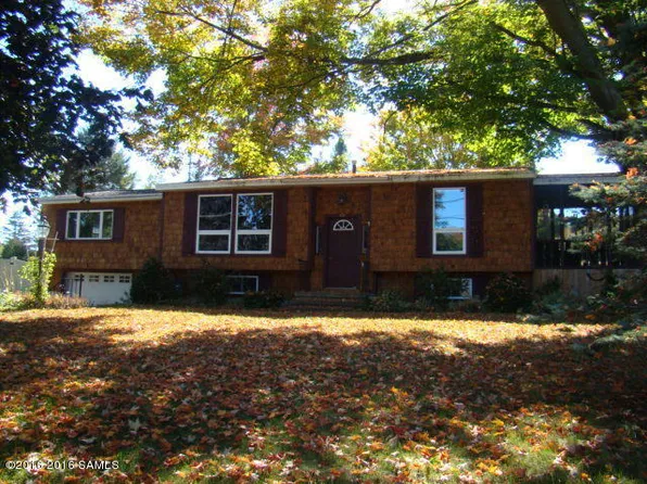 11 Marine Dr, South Glens Falls, NY 12803