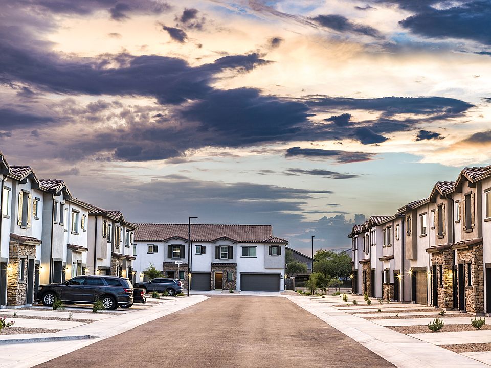 Discover the beauty of thoughtful design at Amavi Aster Ridge. Our townhomes come to life with features that elevate everyday living.