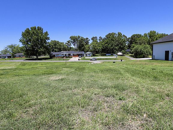 3rd image of 603 Lakeview Dr