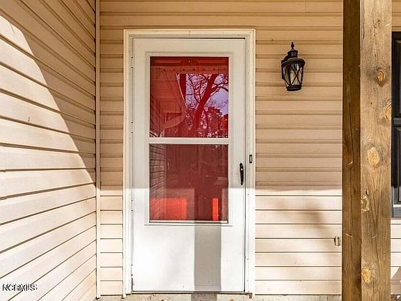 5th image of 105 Carriage Hills Ct