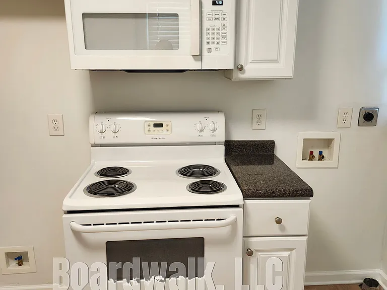 28 Orlando Ave — Photo 6