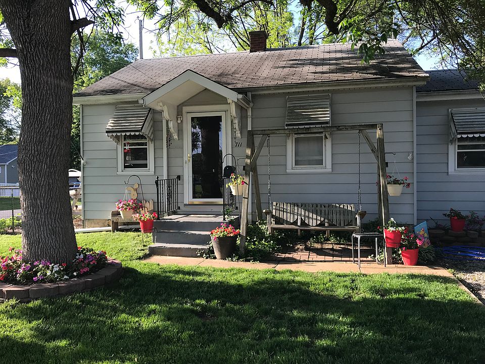 2nd image of 711 Gilbert St