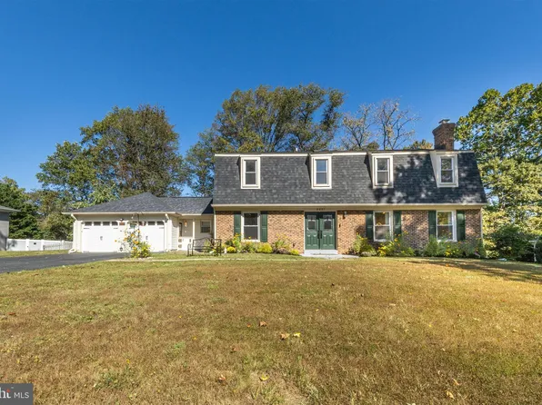 9021 Cherbourg Dr, Rockville, MD 20854