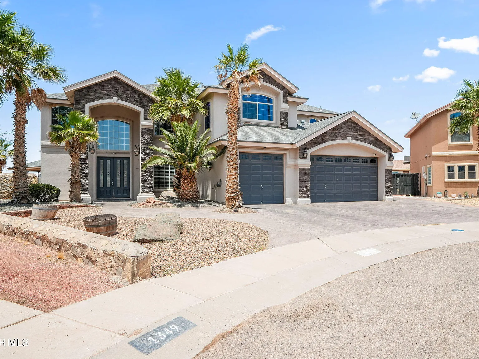 4 bed, 3.0 bath, 3318 sqft, $4,000 — Photo 2