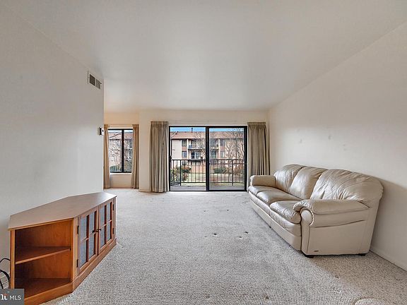 2nd image of 6952 Hanover Pkwy #2-200
