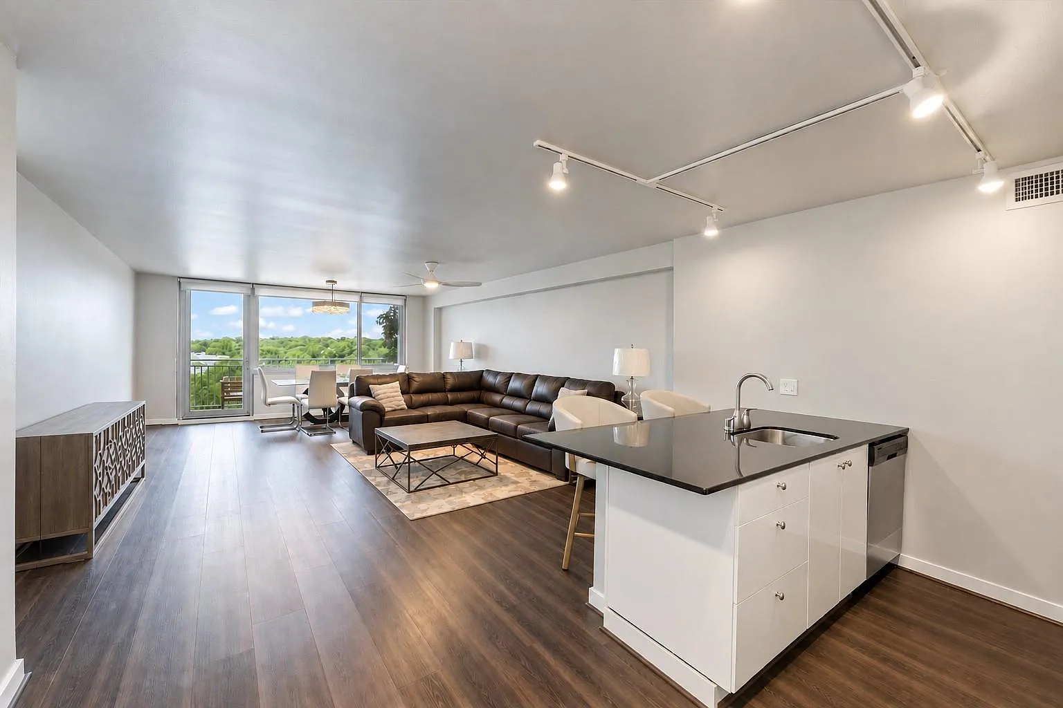 1 bed, 863 sqft, $2,299 — Photo 1