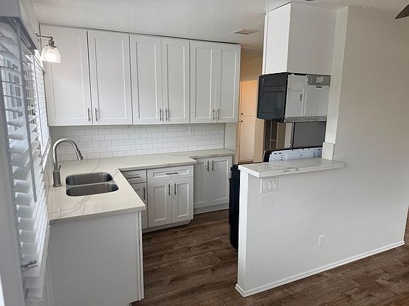 5th image of 1115 Oxford Ct #11-A