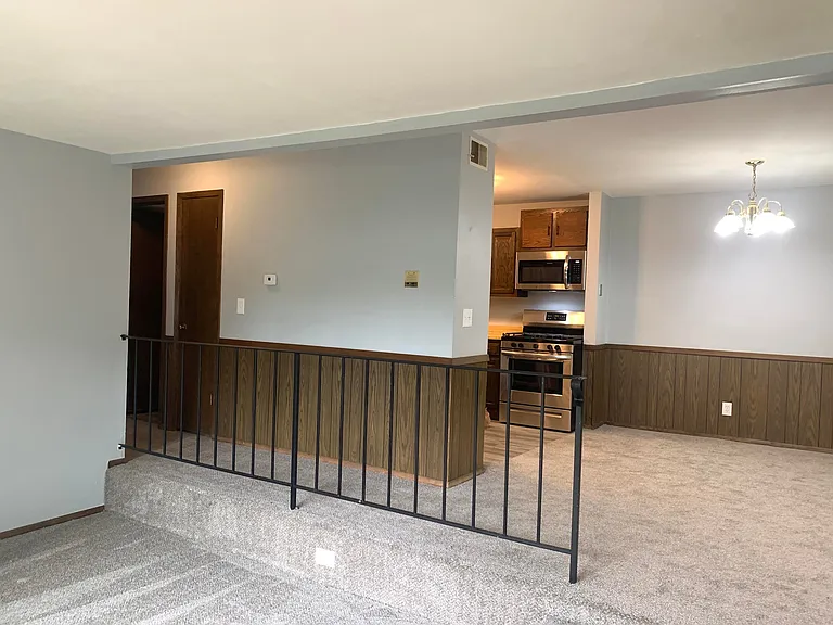 2620 W Custer Ave — Photo 6