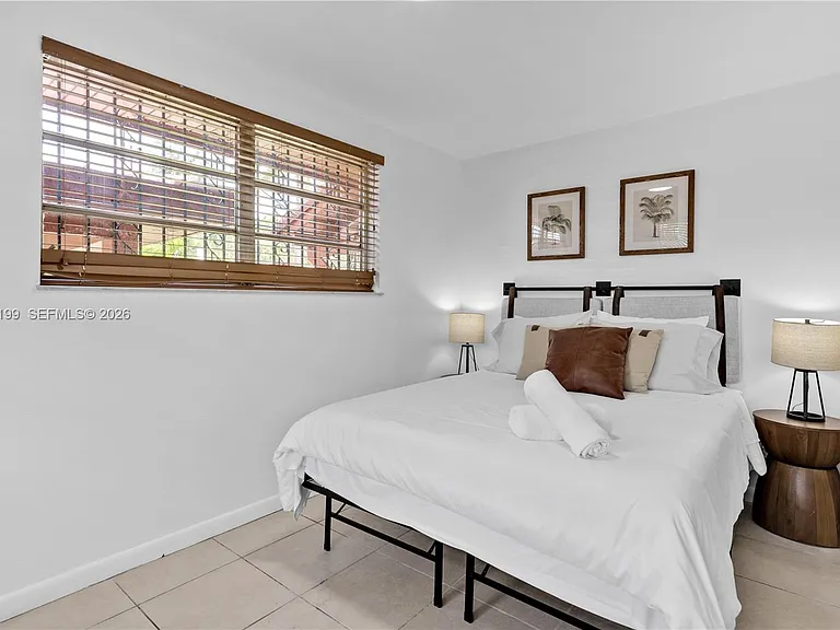 1841 SW 21st Ter #B — Photo 16