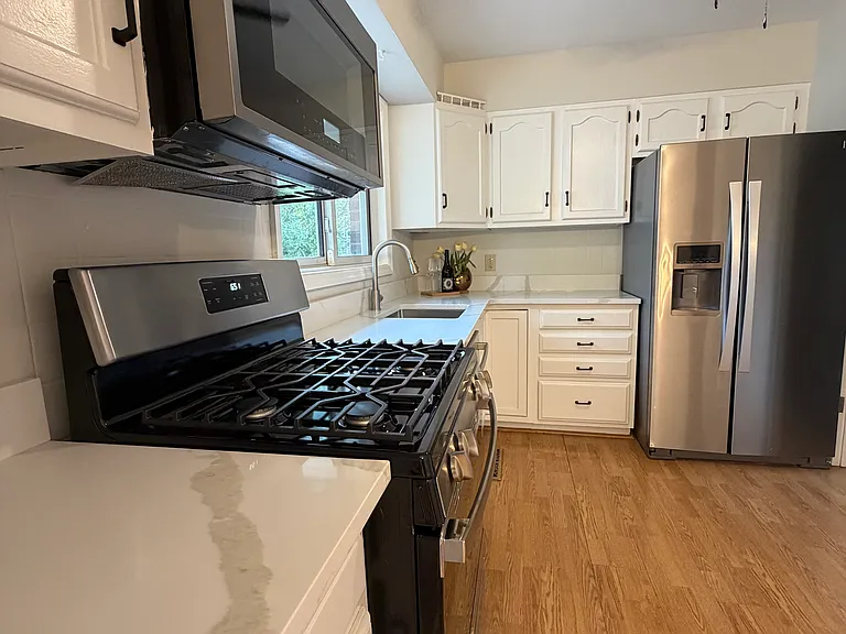 464 Quan Ave — Photo 8