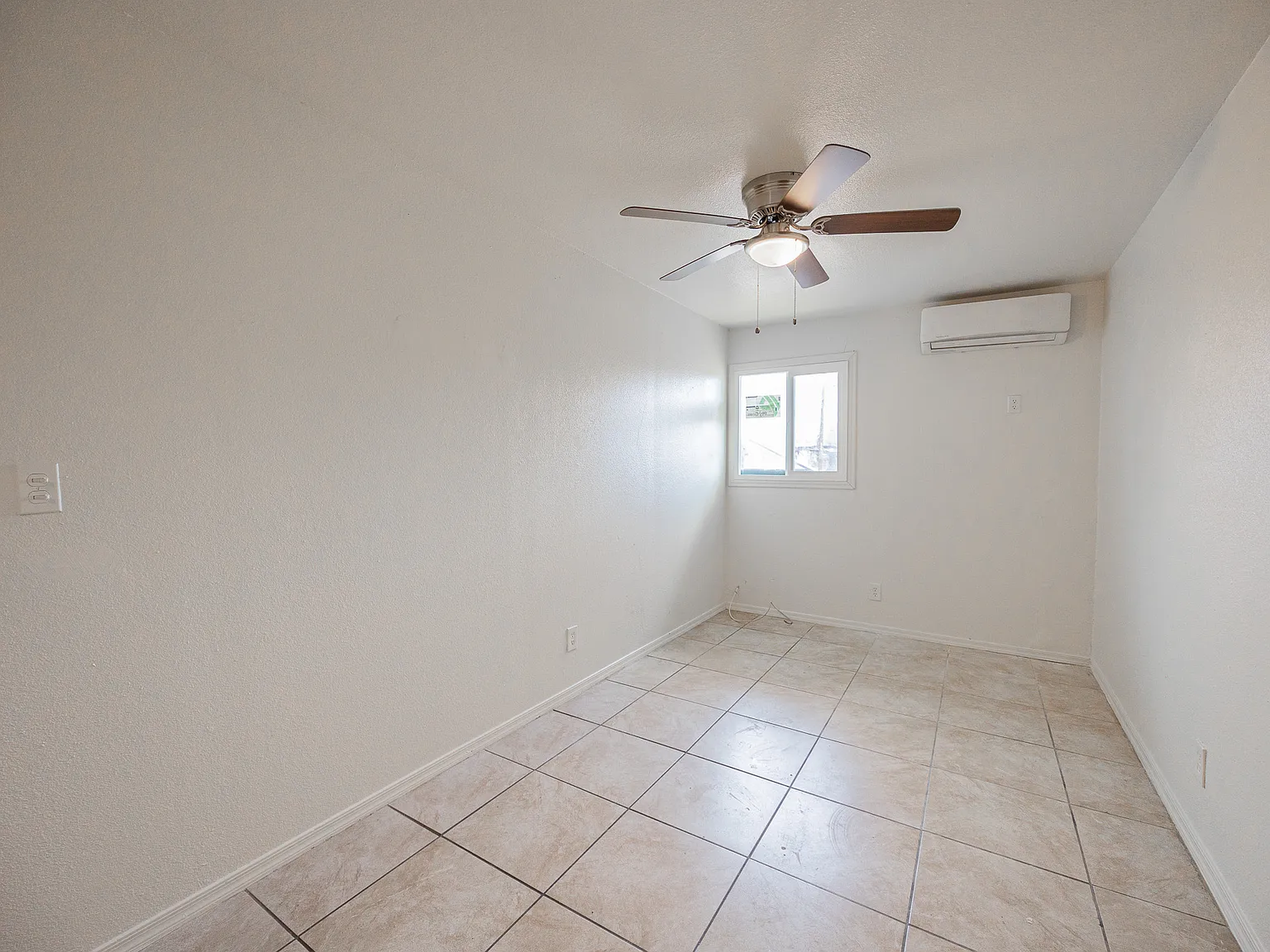 864 E Chandler Blvd, Chandler Az — Photo 4