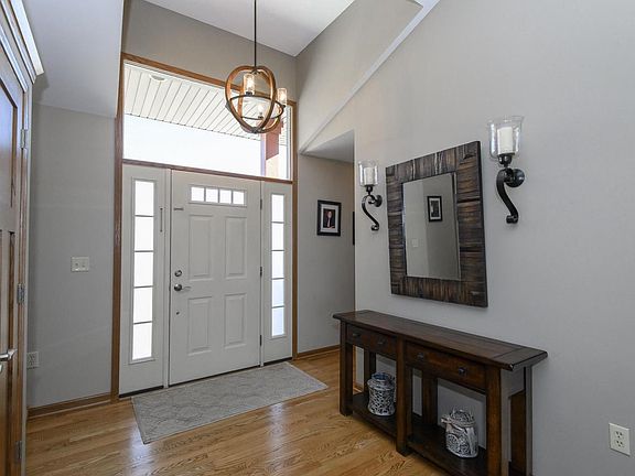 3rd image of S97W13801 Stonebridge WAY