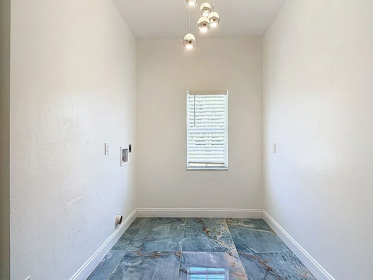 130 16th Ave NE — Photo 39