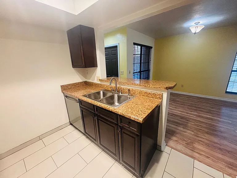 900 SW 62nd Blvd #G37 — Photo 16