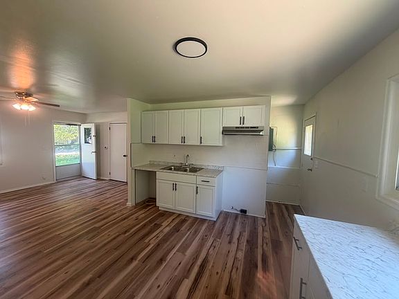 2nd image of 3932 Bennett Dr